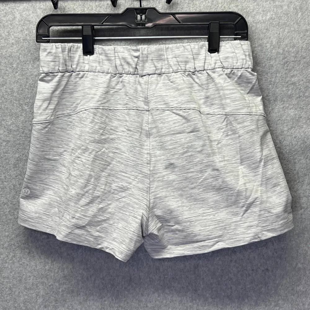 Lululemon On The Fly Shorts 2.5" 6 Striped Athletic Workout Athleisure Gym - Picture 2 of 7
